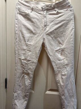 Men's White Skinny Jeans with Distressed Detailing